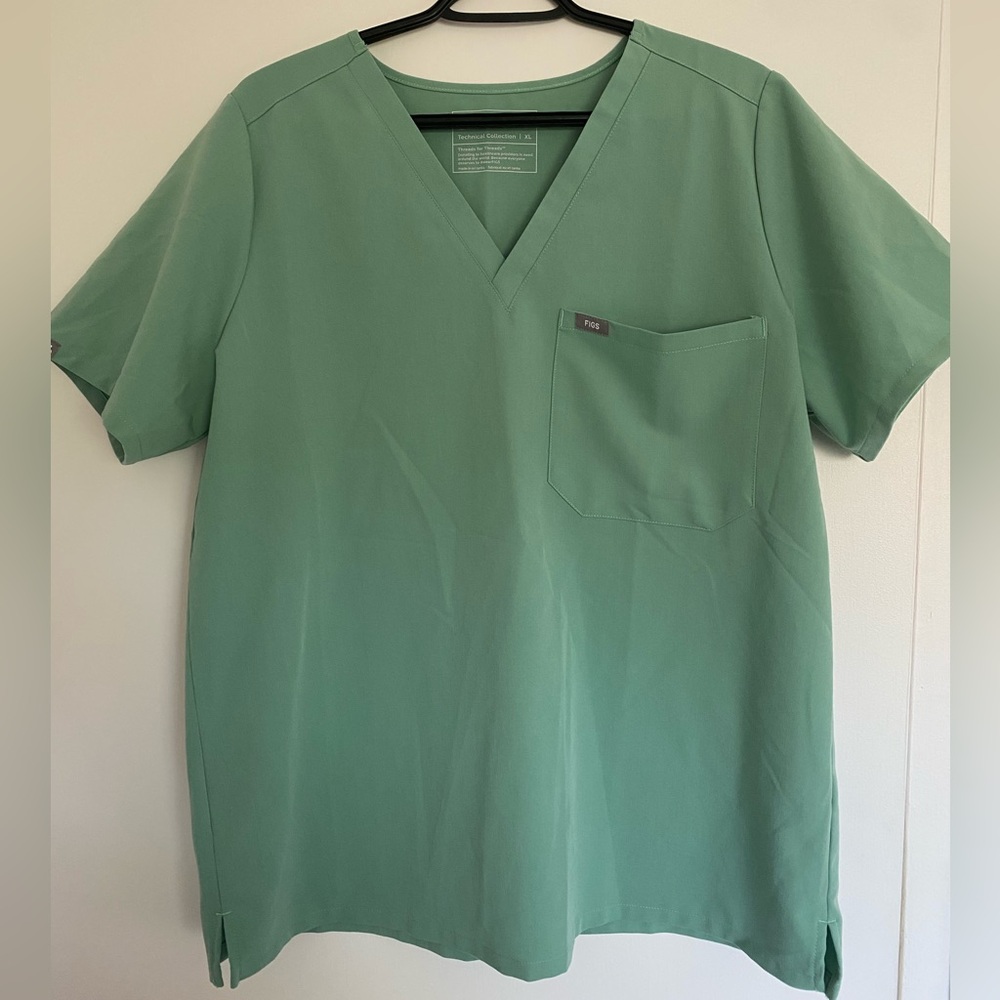 Figs Women’s Jade Caterina One- Pocket Scrub Top